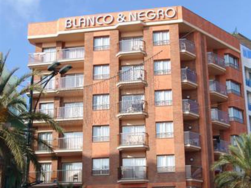 Blanco Y Negro Apartments Lloret de Mar Esterno foto