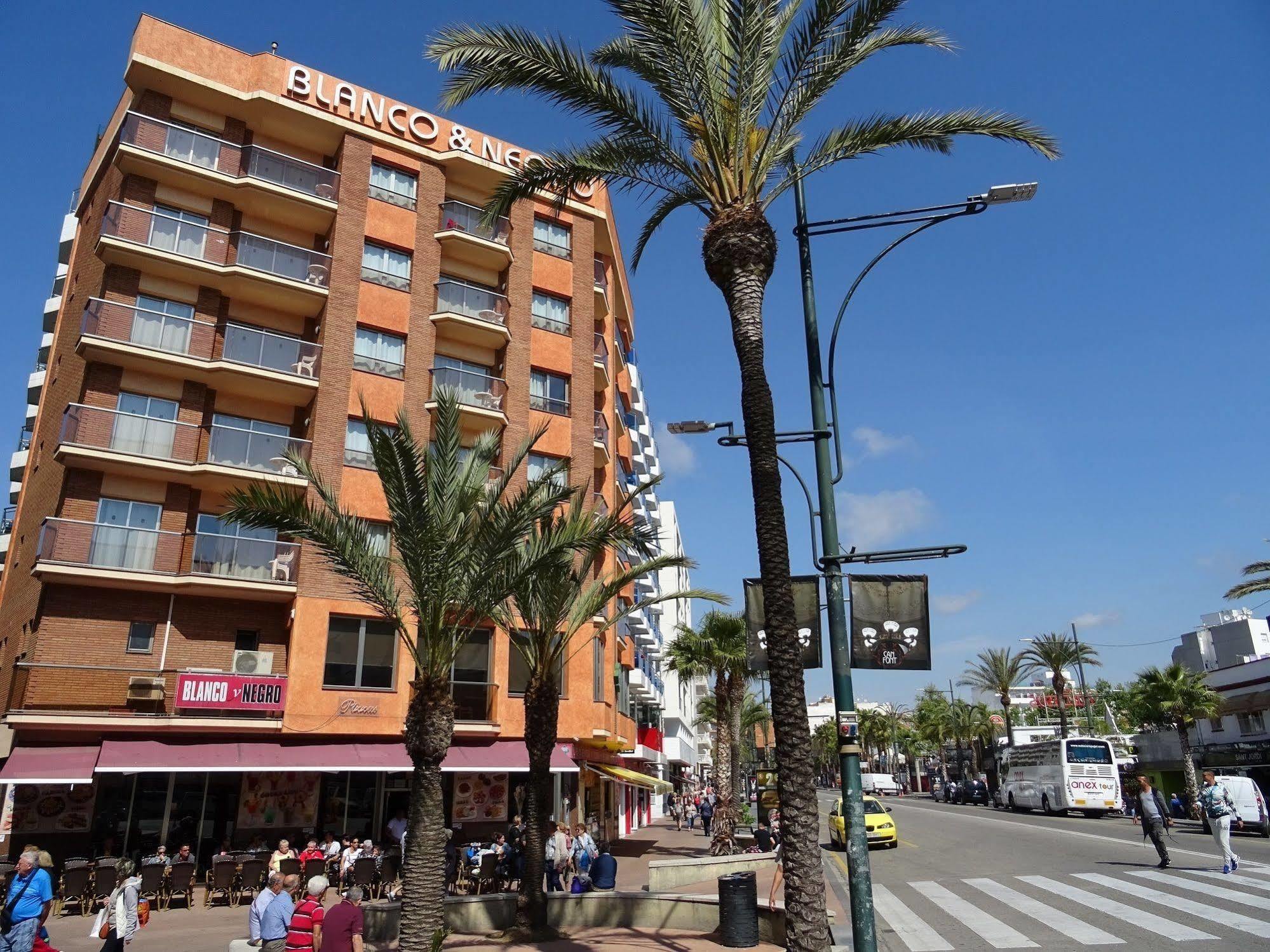 Blanco Y Negro Apartments Lloret de Mar Esterno foto