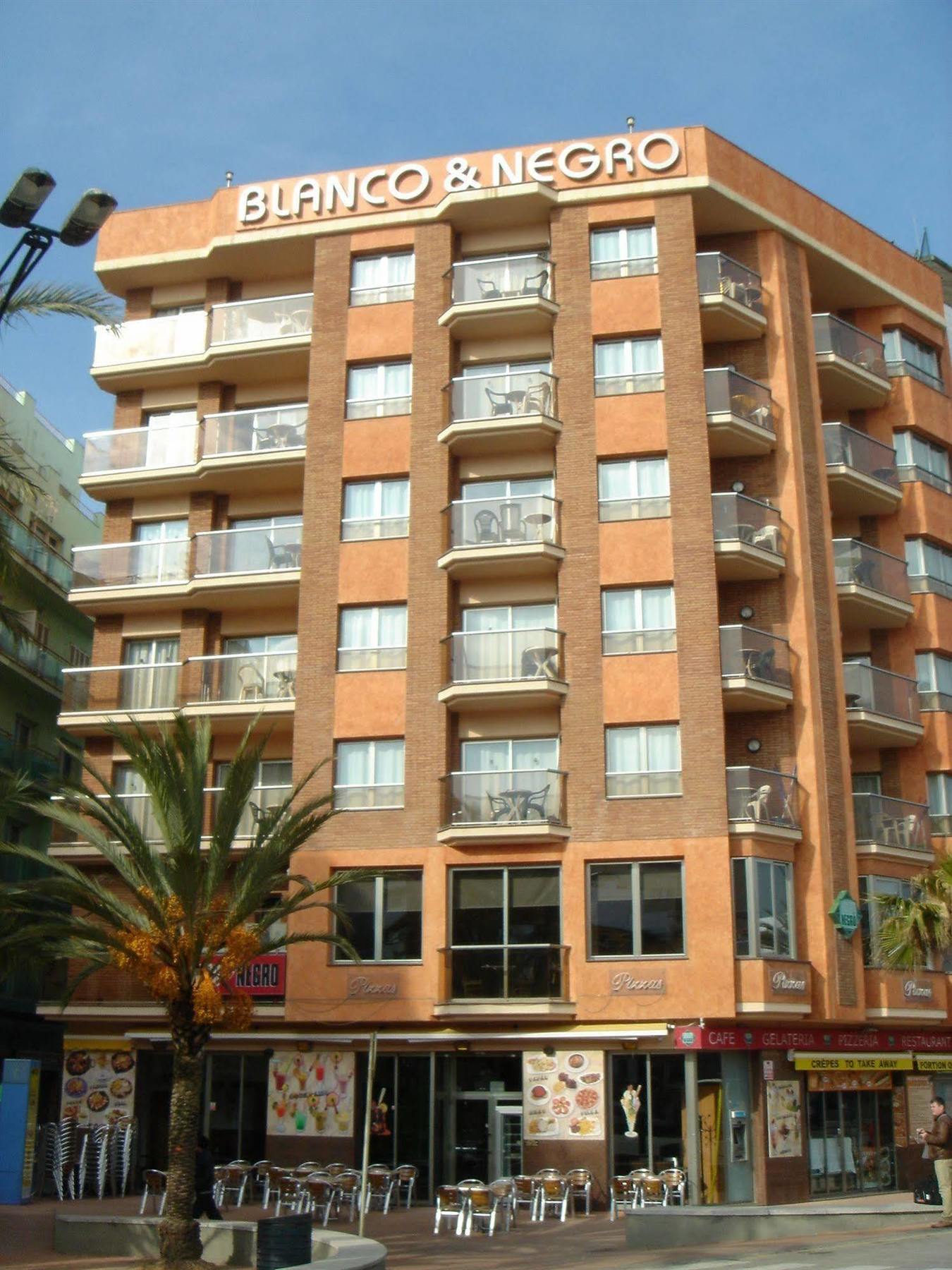 Blanco Y Negro Apartments Lloret de Mar Esterno foto